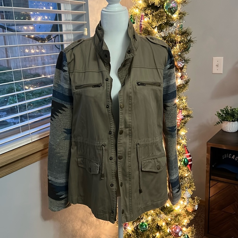 Thread & Supply Women’s Lg Utility jacket with Aztec Sleeves